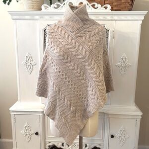 Aran Crafts Ireland Fisherman Knit 
100% Merino Wool Poncho